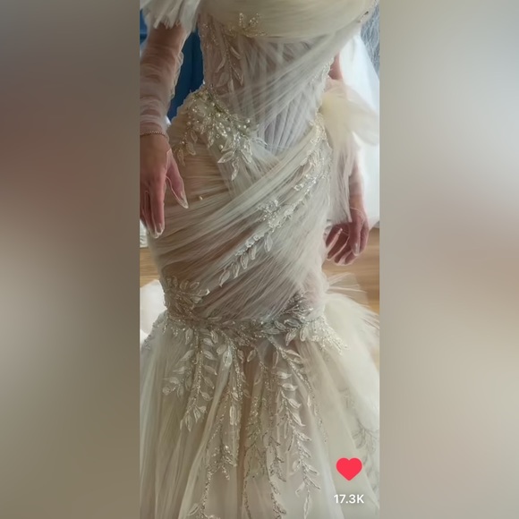 Wedding dress by Lena Berisha, large, ivory - Picture 3 of 9